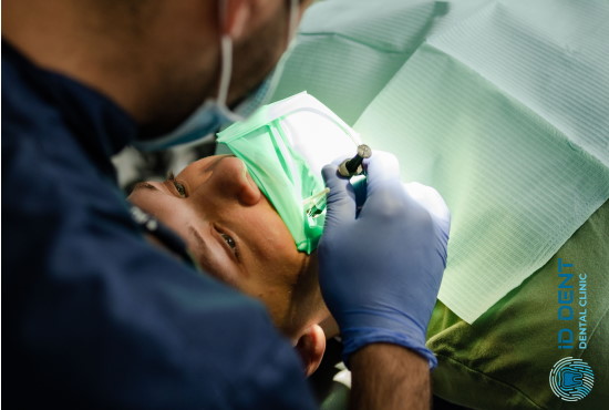 Процесс создания реставрации зуба стоматологом